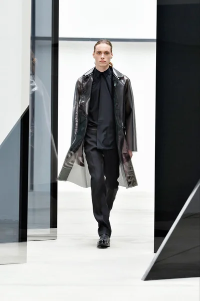 Look 3